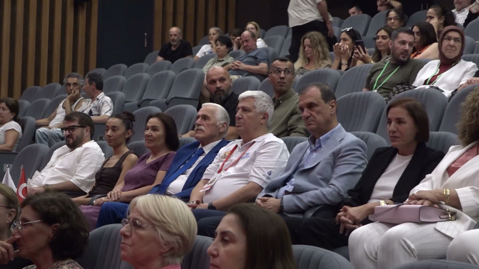 Büyükçekmece Belediyesi'nin "Ustalara Saygı" projesinde Burhan Öçal sahne aldı