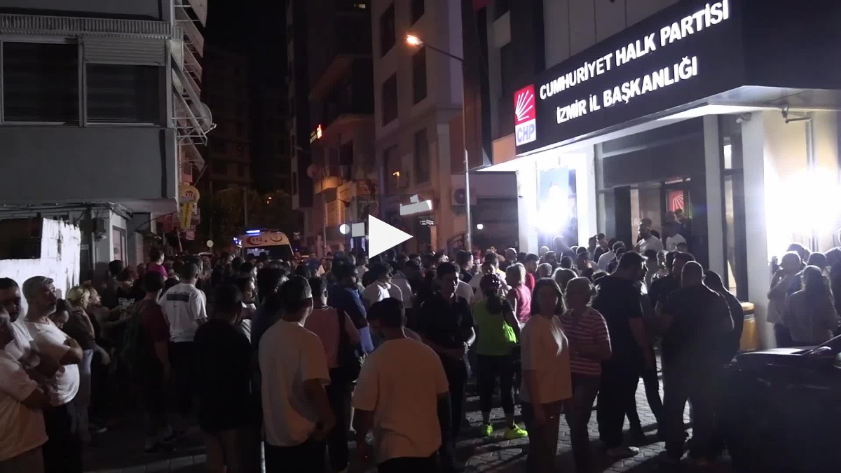 CHP İzmir İl Başkanlığı'nda arbede çıktı: "Kapıları kırdılar, arkadaşlarımıza zarar verdiler"