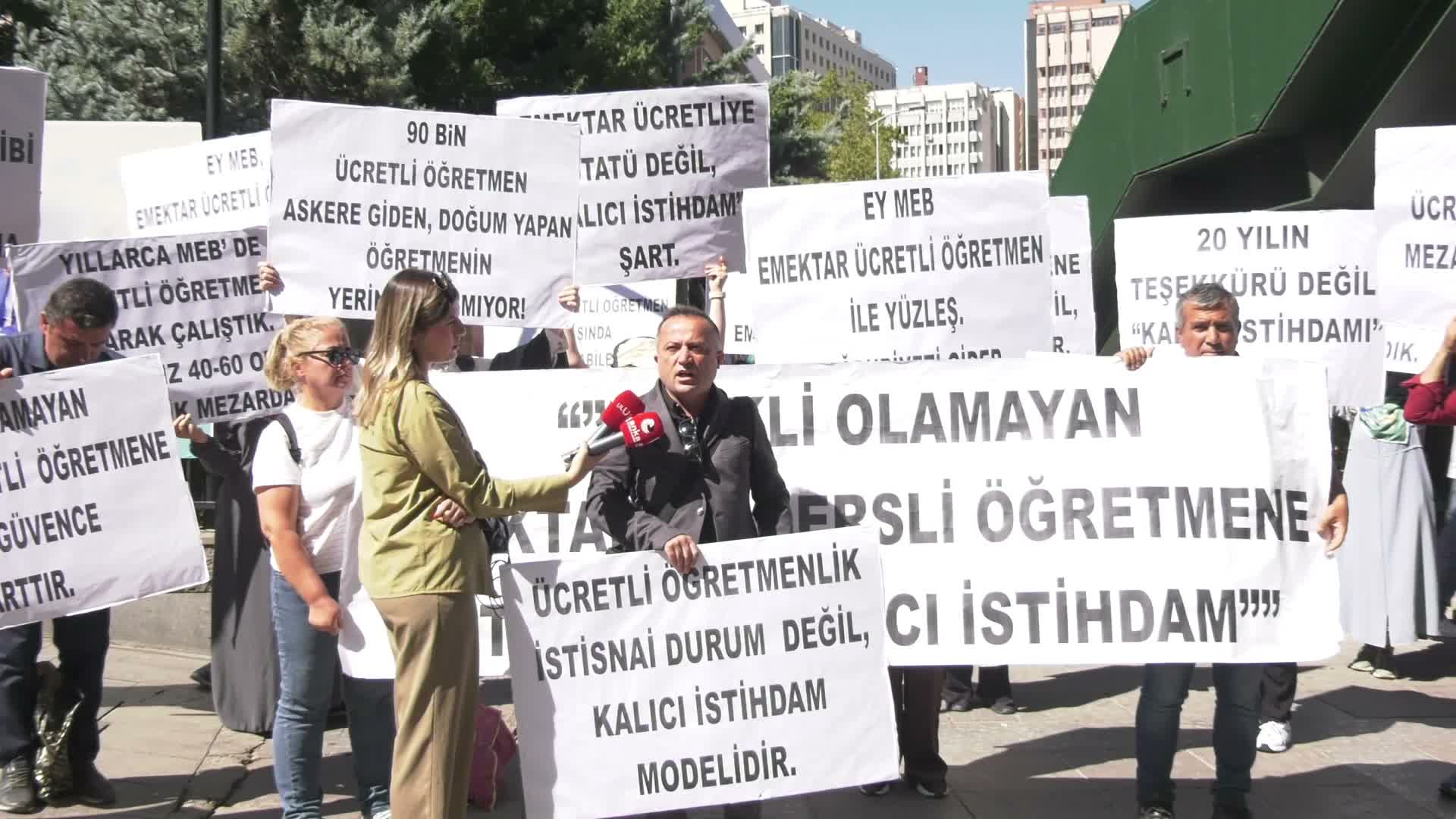 Ücretli Öğretmenler Dayanışma Derneği MEB önünden seslendi: "15-20 sene çalıştık, emekli bile olamadık"