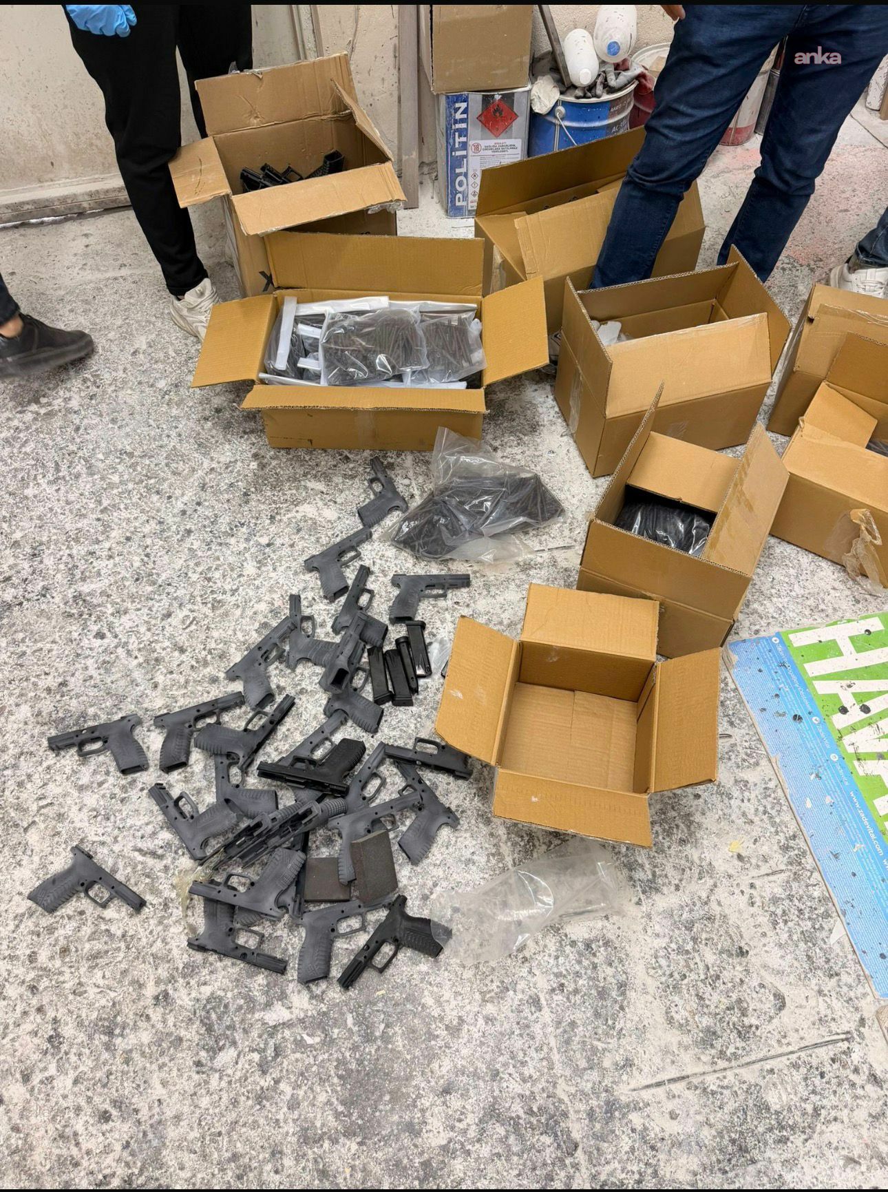 İzmir'de suç örgütlerine operasyon: 10 kişi tutuklandı