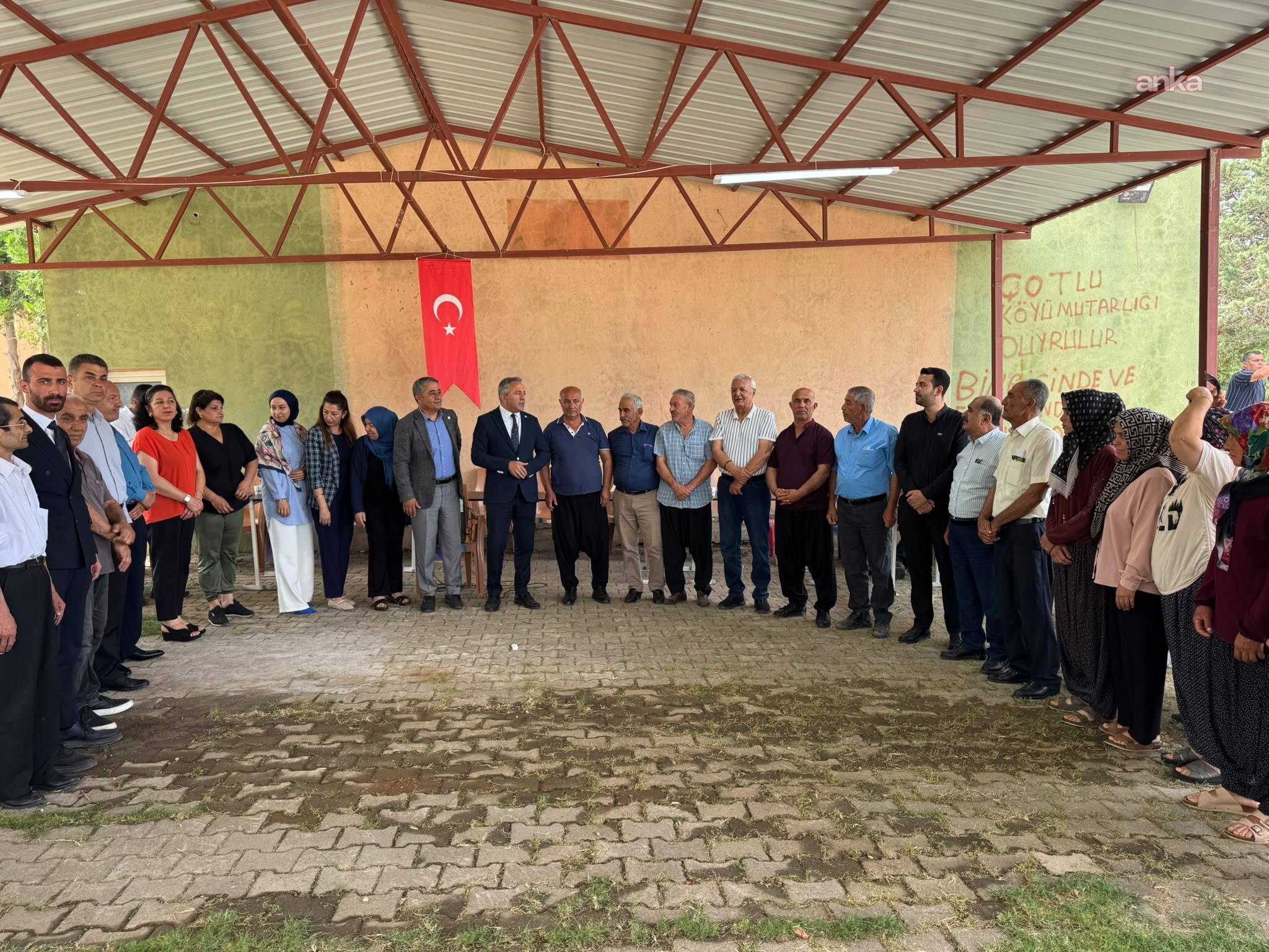 Osmaniye’de AK Parti ve MHP’den istifa eden 60 kişi İYİ Parti’ye geçti