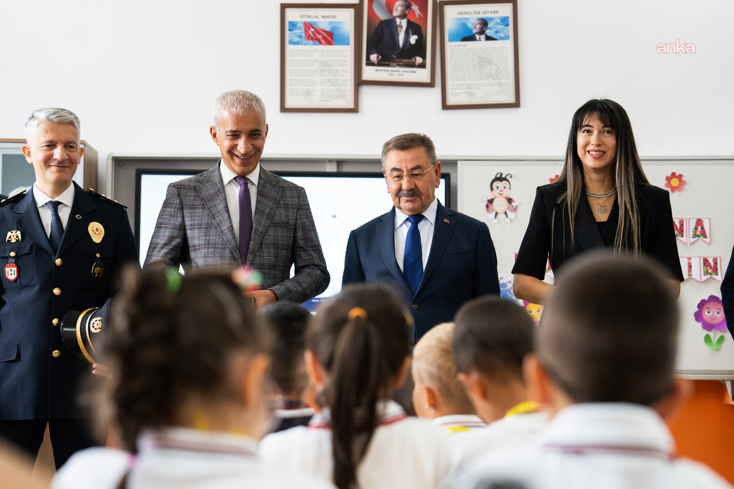 Gölbaşı Belediye Başkanı Odabaşı, öğrencilerin ilk gün heyecanına ortak oldu