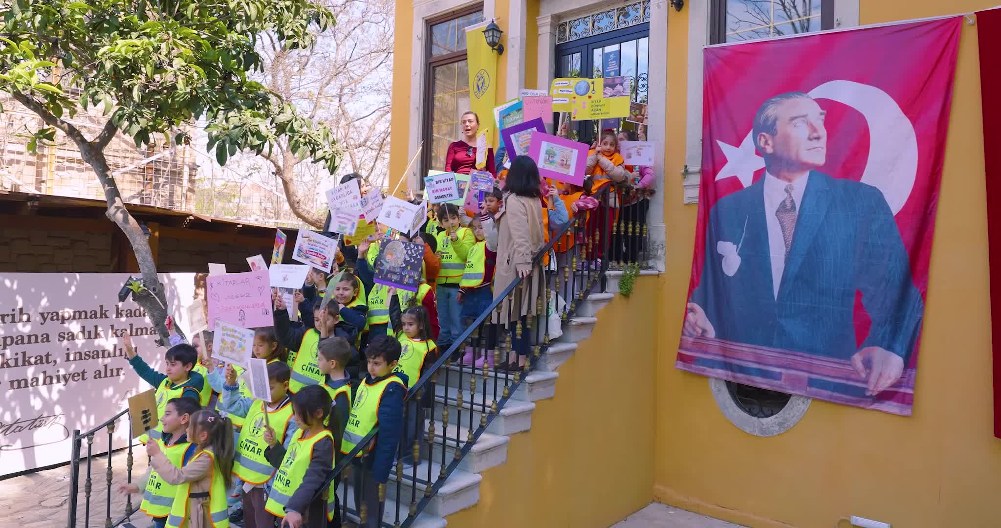Bucalı minikler kütüphaneyi keşfetti