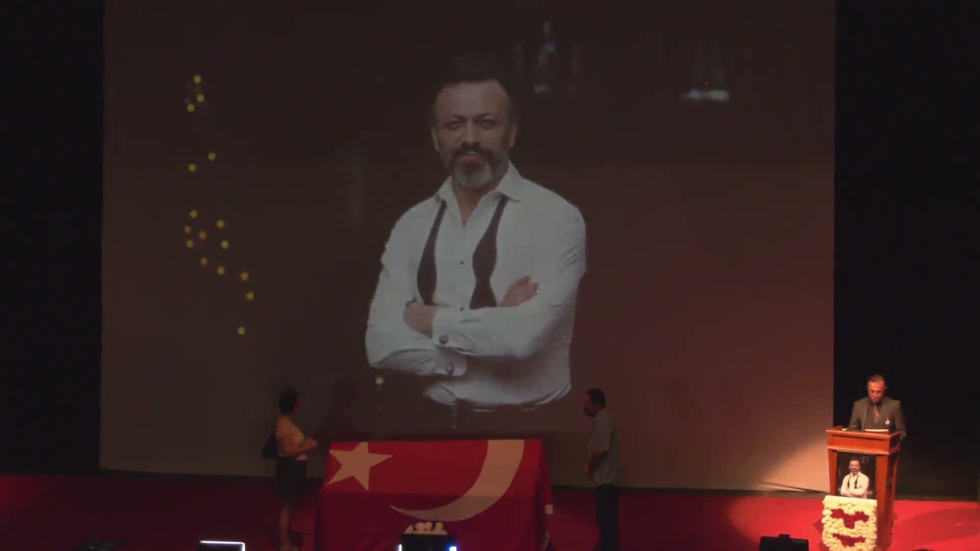 Oyuncu Serhat Kılıç törenle uğurlandı