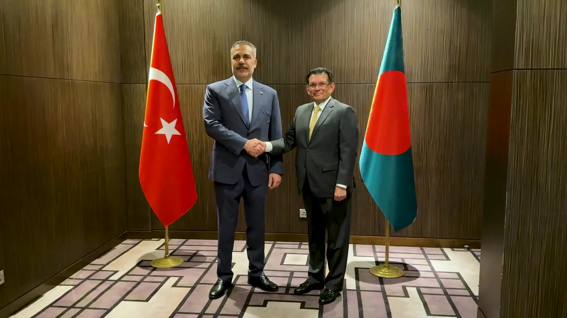Dışişleri Bakanı Fidan, Bangladeşli mevkidaşı ile bir araya geldi