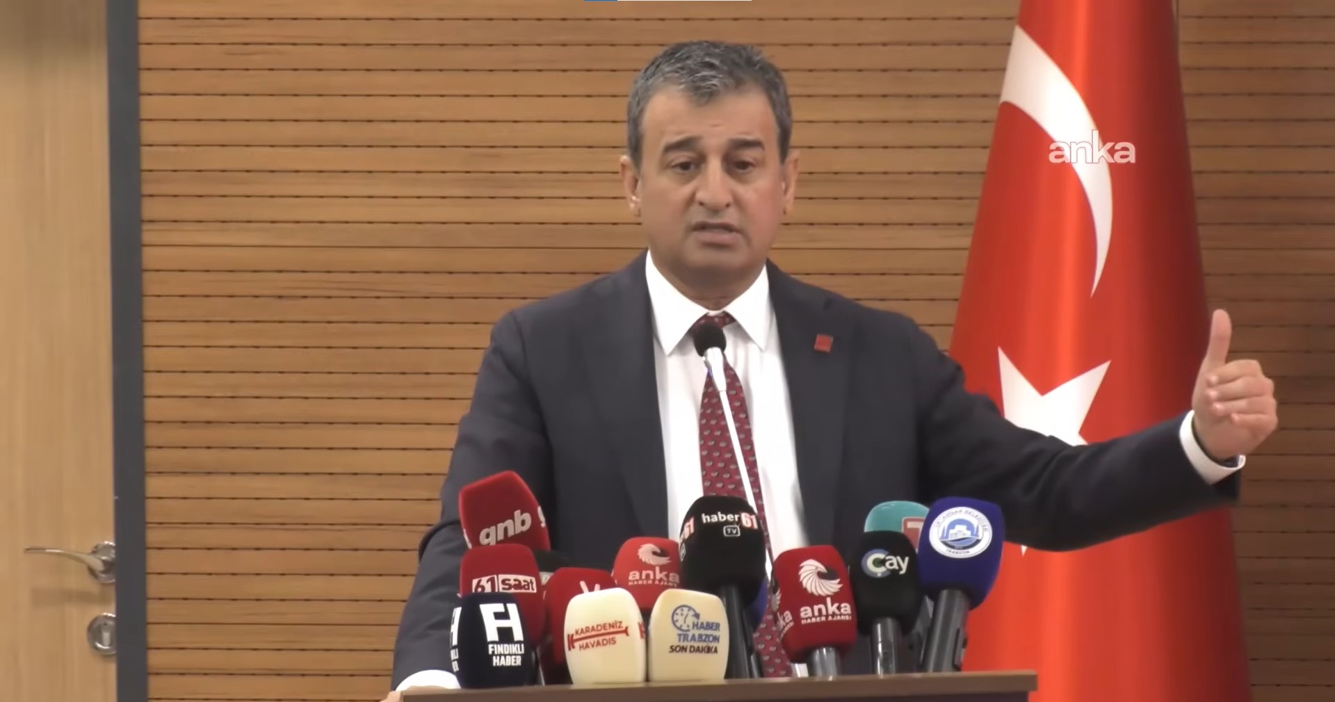 Burhanettin Bulut'tan Esra Işık'ın tahliyesini değerlendirdi: "Adeta ağır bir suçlu muamelesi yapılarak kelepçeyle duruşmaya getirilmesini unutmayacağız"