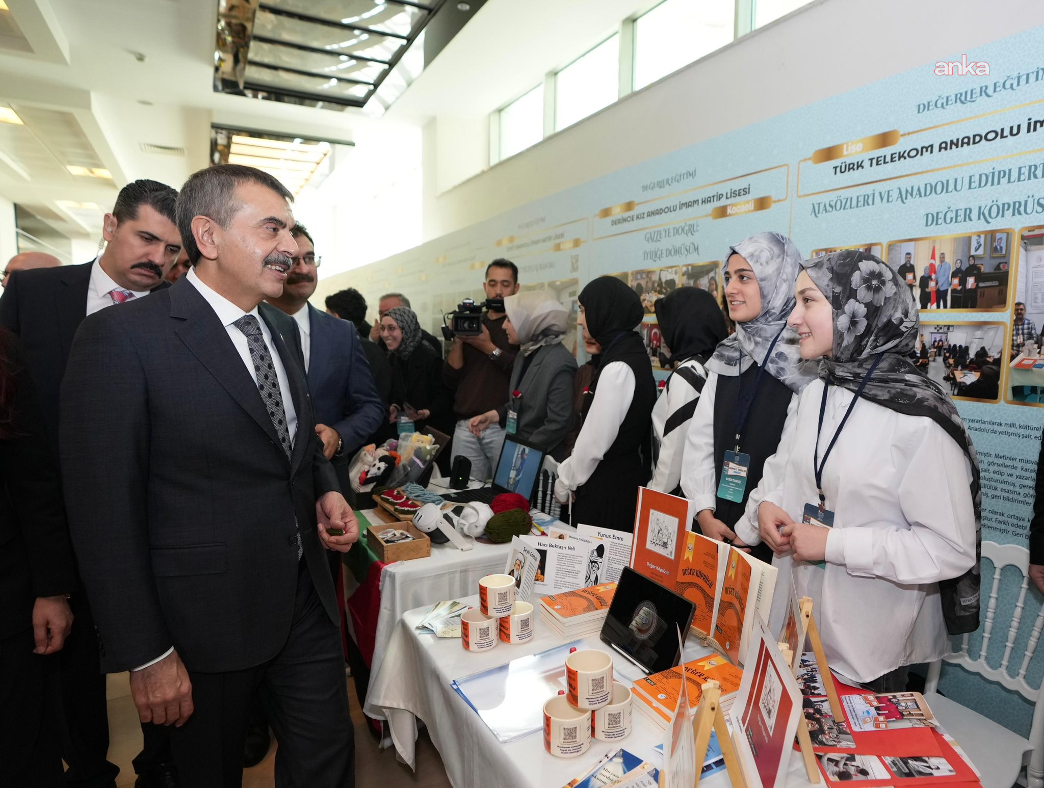 Bakan Tekin: "Devletimiz bugün vatandaşına hangi okulda okuyacağını dayatmıyor"