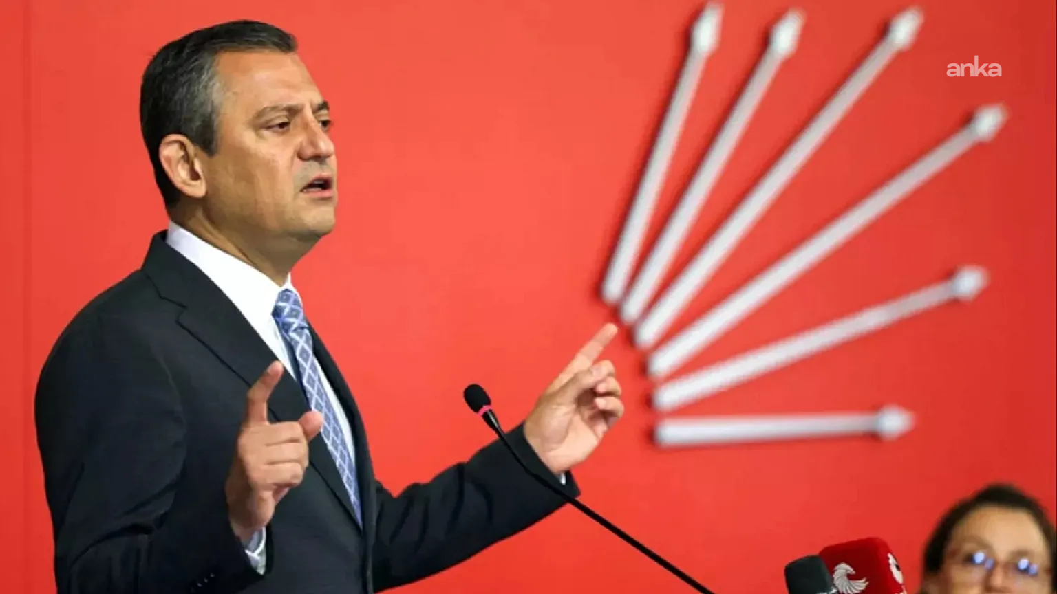 Özgür Özel: "Başbağlar, bu milletin vicdanında hiç kapanmayacak bir yaradır"