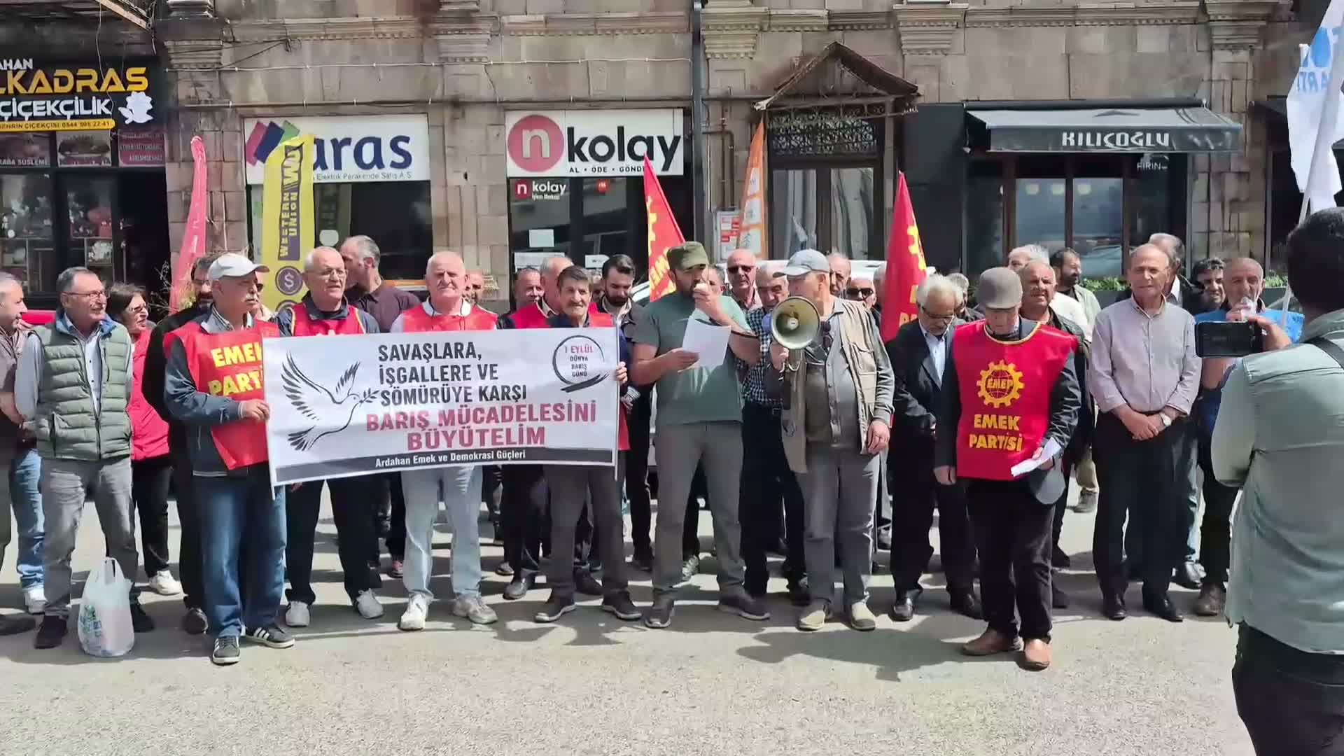 Ardahan’da 1 Eylül Dünya Barış Günü açıklaması: Savaşa karşı barış, ayrımcılığa karşı kardeşlik
