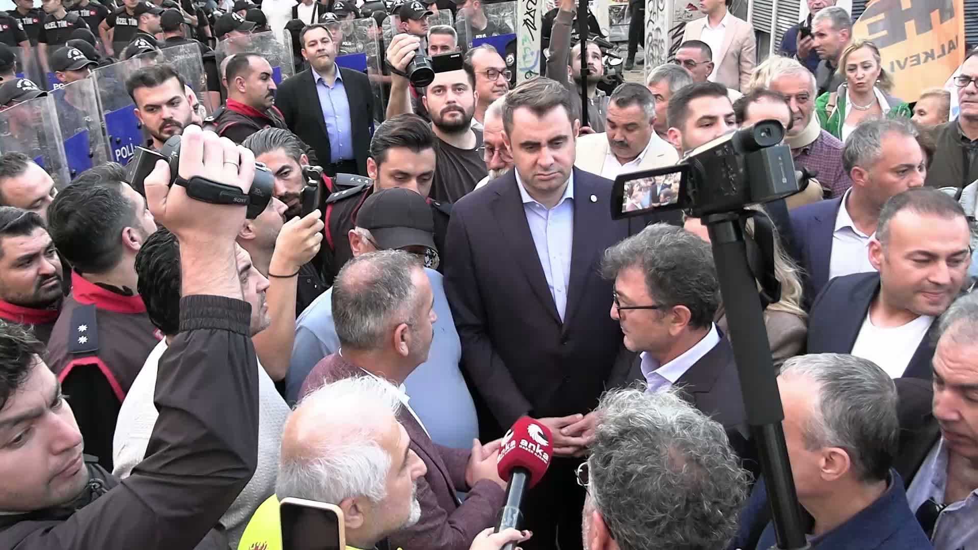 İzmir Emek ve Demokrasi Güçleri’nden Cemil Tugay’ın olası parti değişikliğine tepki: Seçmenin verdiği oyun anlamı değiştirilemez
