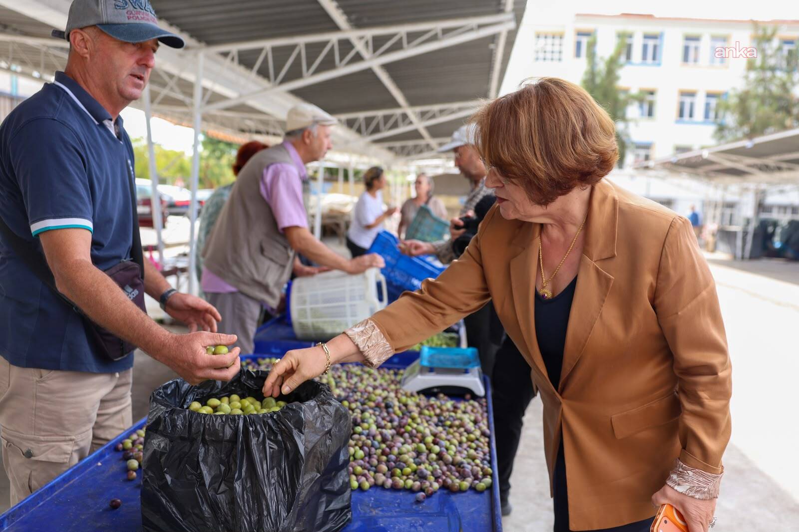 Didim'de "Zeytin Pazarı" kapılarını açtı