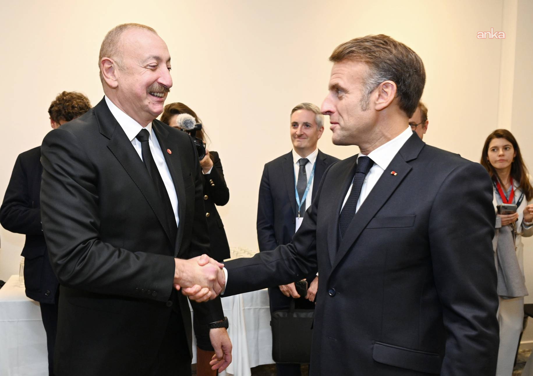Fransa Cumhurbaşkanı Macron, Azerbaycan Cumhurbaşkanı Aliyev ile bir araya geldi
