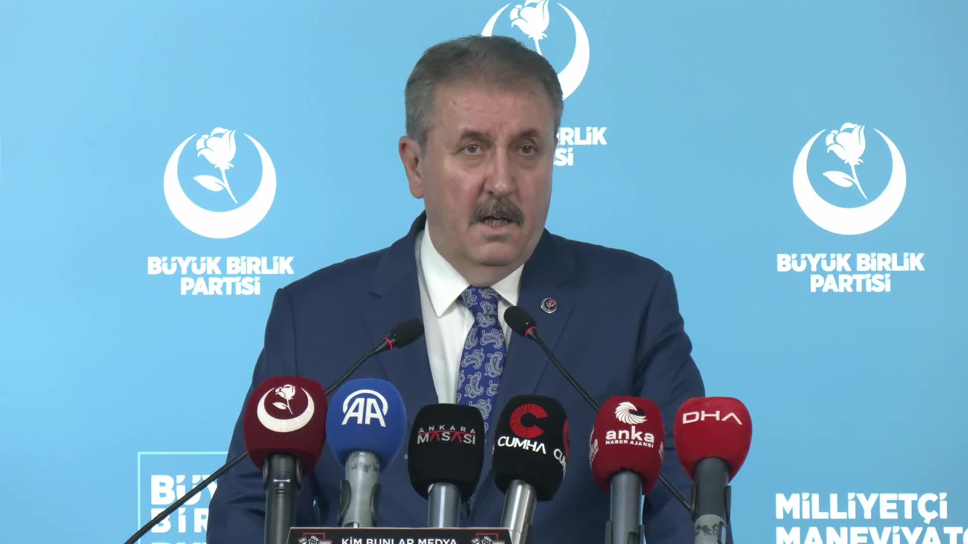 Mustafa Destici'den komedyen Göktaş'a tepki: "Sen benim kutsal kitabıma dil uzatırsan biz o dili koparırız"