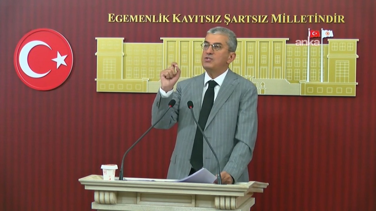"Mehmet Şimşek, her dört ekmeğimizden üçünü çalan sen ve senin ağababalarındır"