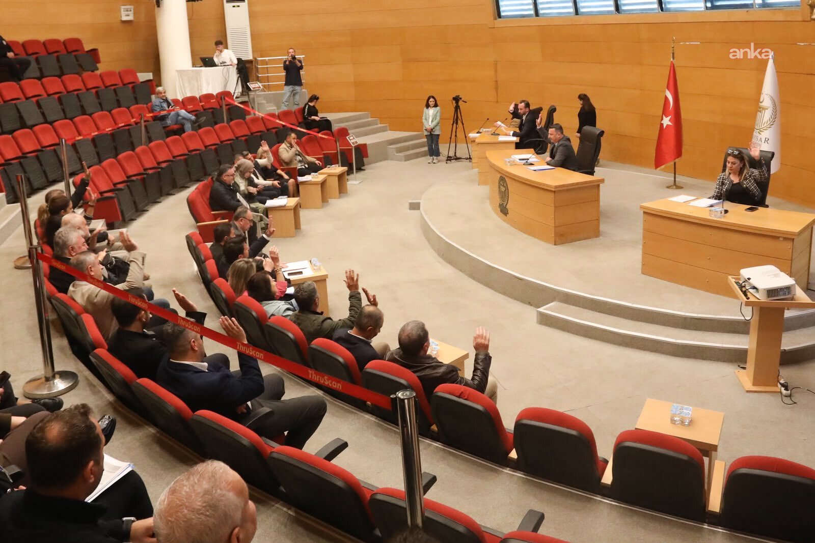 Akhisar Belediye Meclisi’nde bütçe ve kredi kullanımı görüşüldü