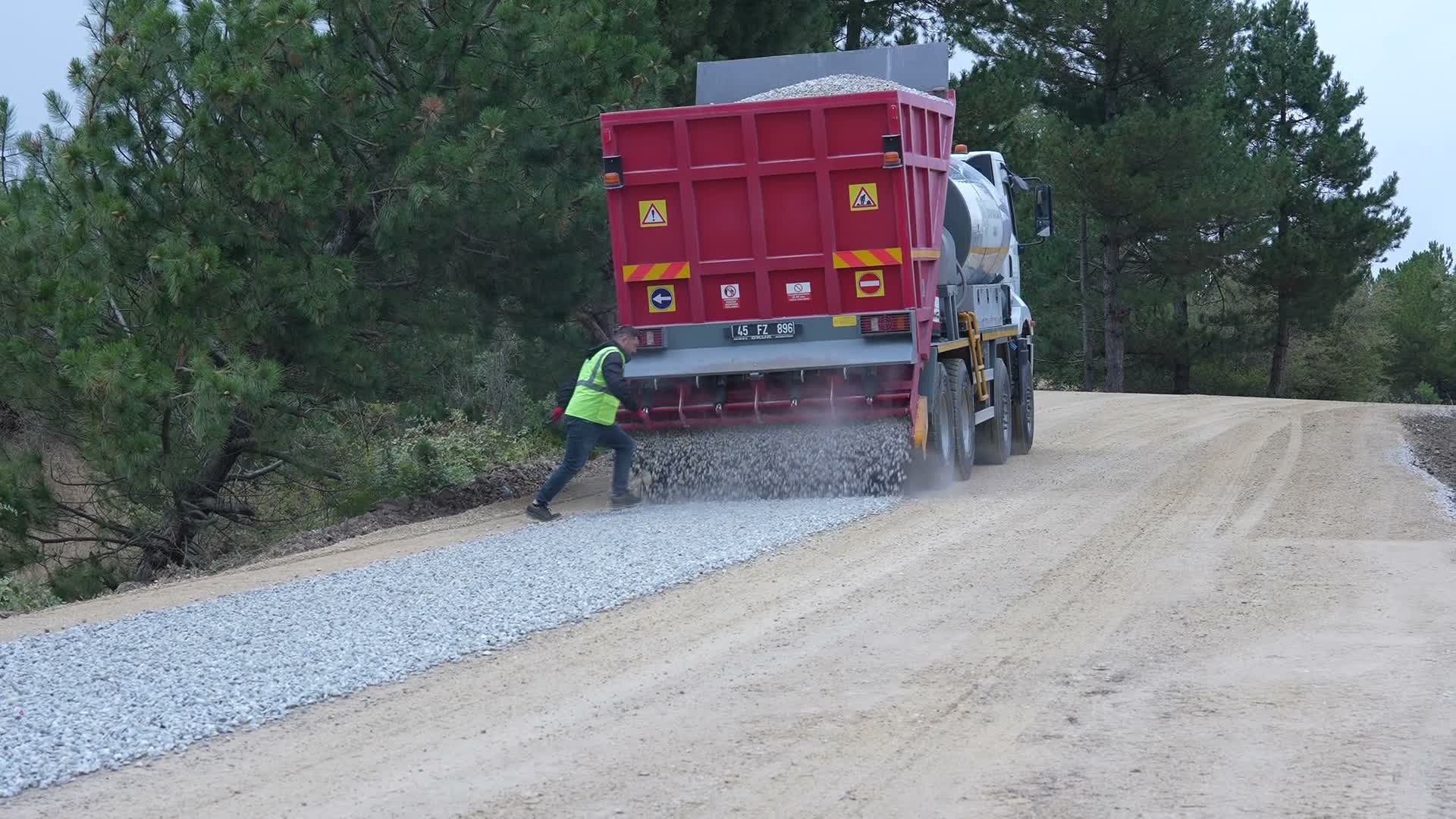 Manisa Büyükşehir Belediyesi'nden Demirci Söğütçük’te 11 kilometrelik yol için çalışma