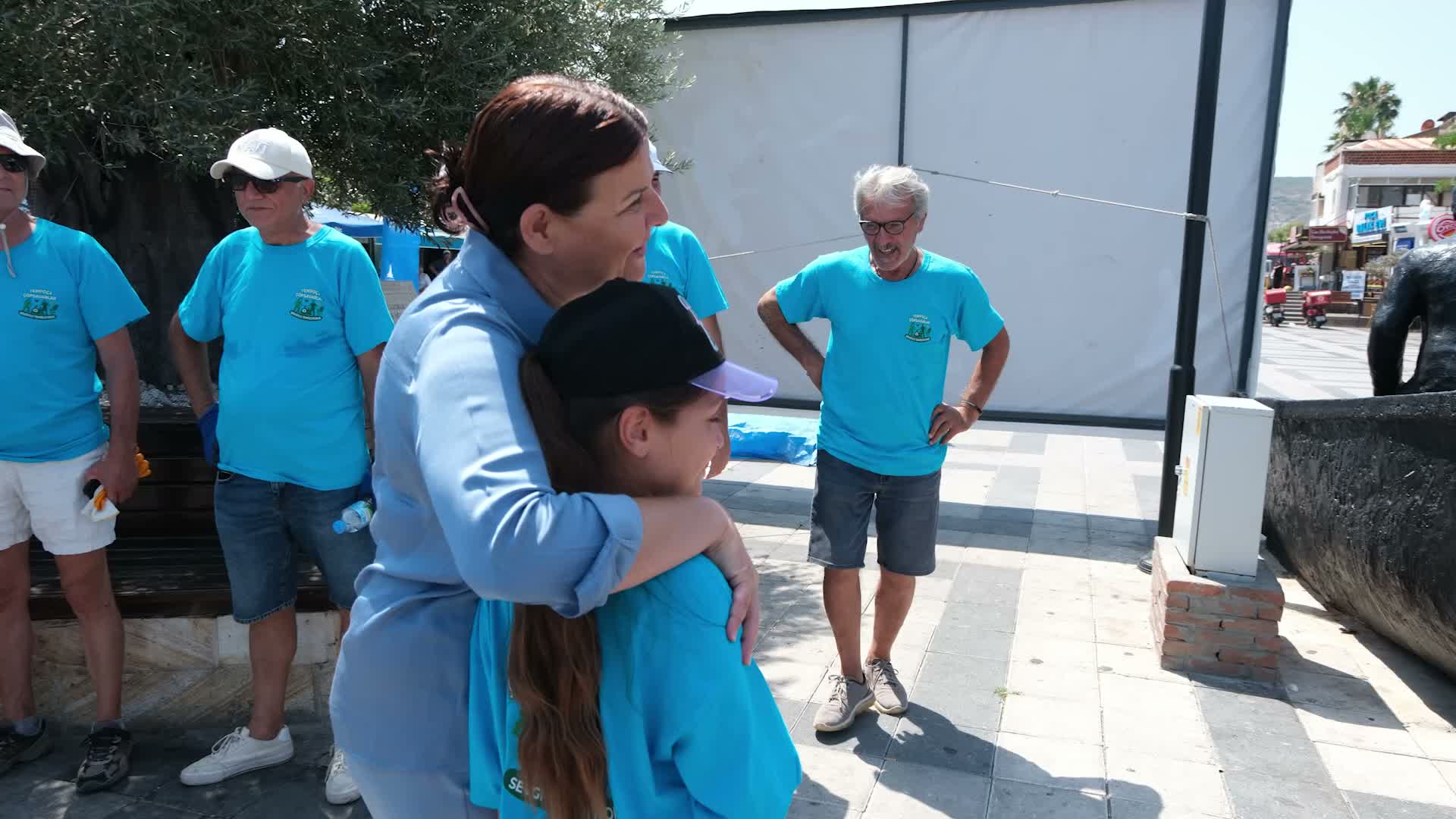 Foça'da kapsamlı deniz ve kıyı temizliği