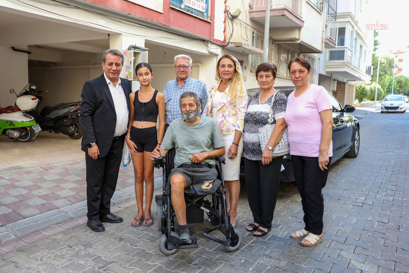 Efeler Belediye Başkanı Yetişkin, Aydın Özcal’a akülü sandalyesini teslim etti