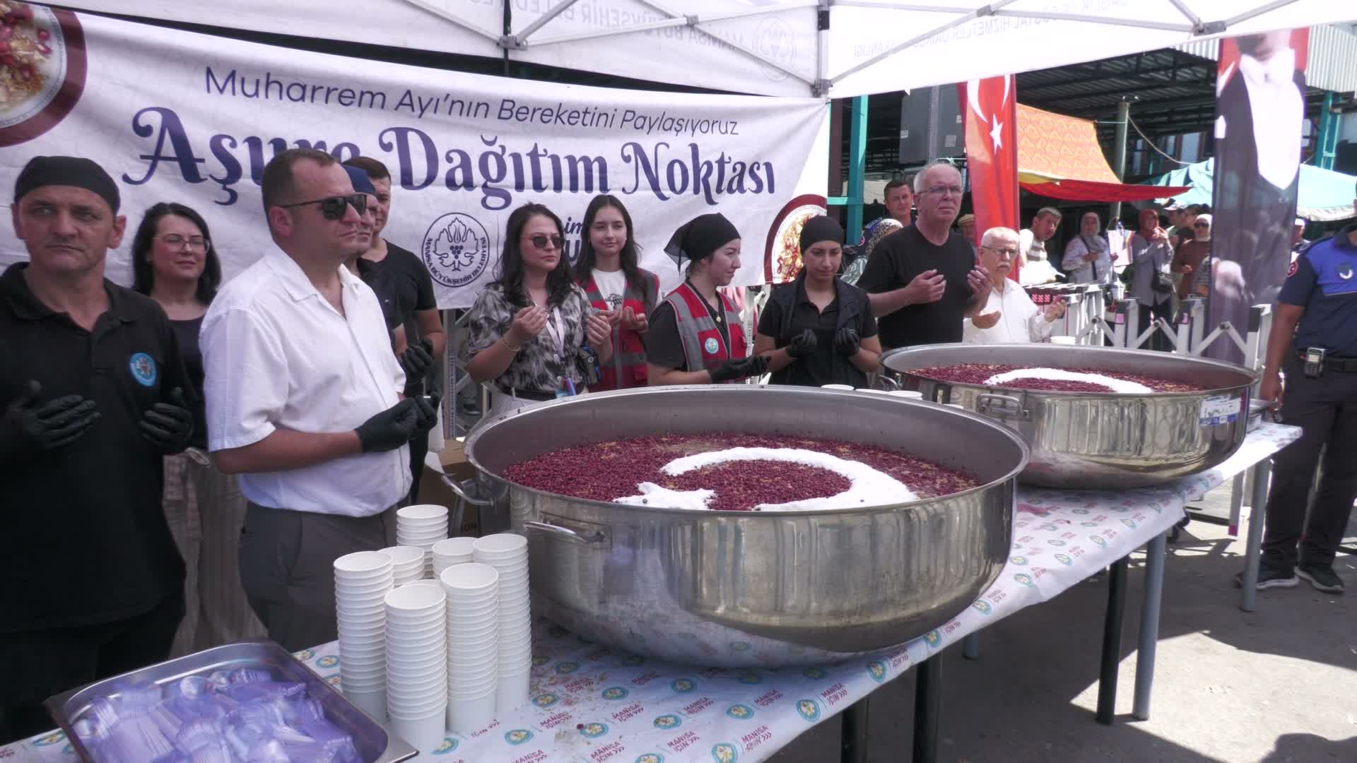 Manisa Büyükşehir Belediyesi'nden Şehzadeler'de 2 bin kişilik aşure ikramı