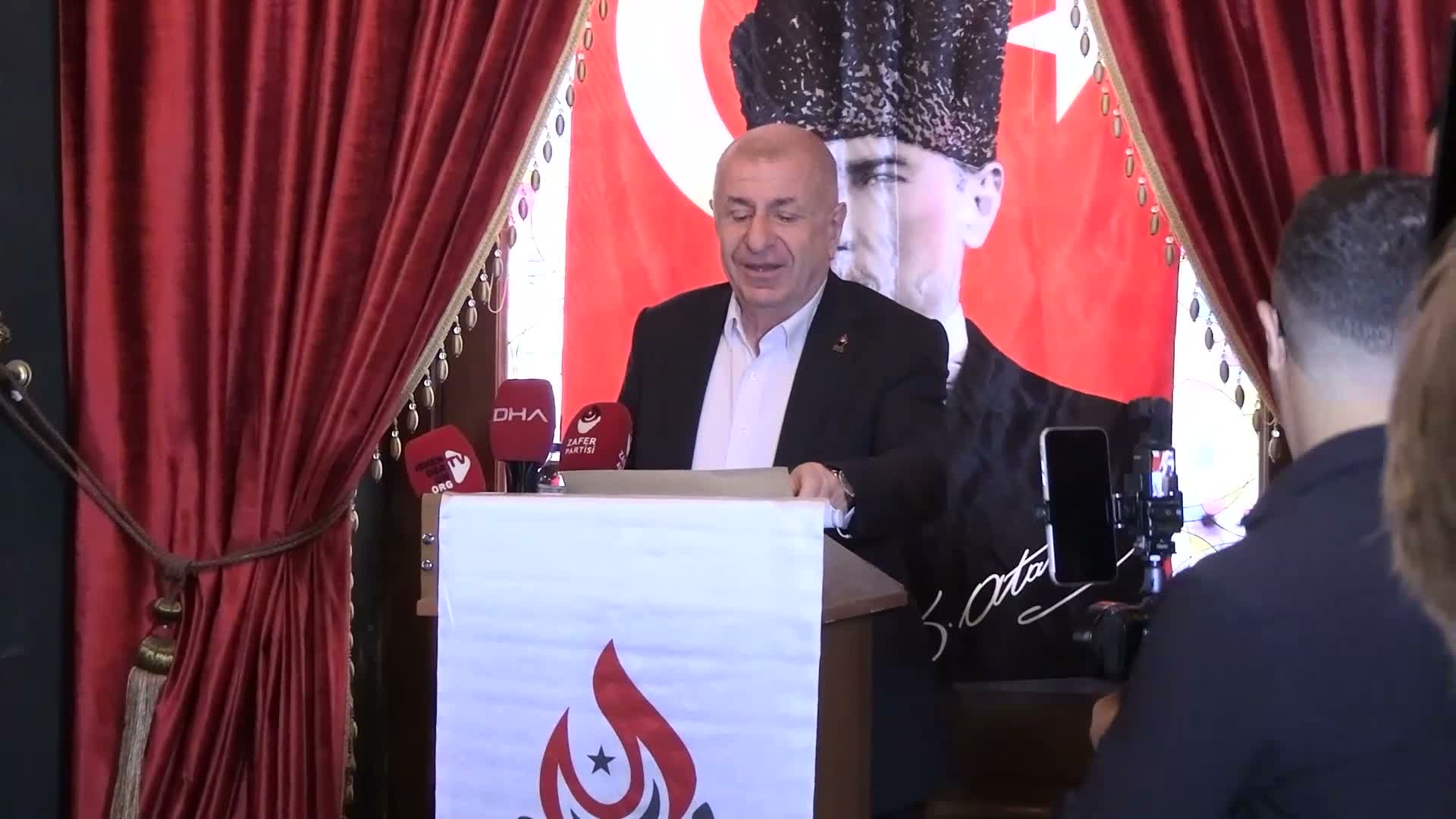 Zafer Partisi Genel Başkanı Özdağ: "Türk halkı fon soruşturmasının derinleşerek devam etmesini istiyor"