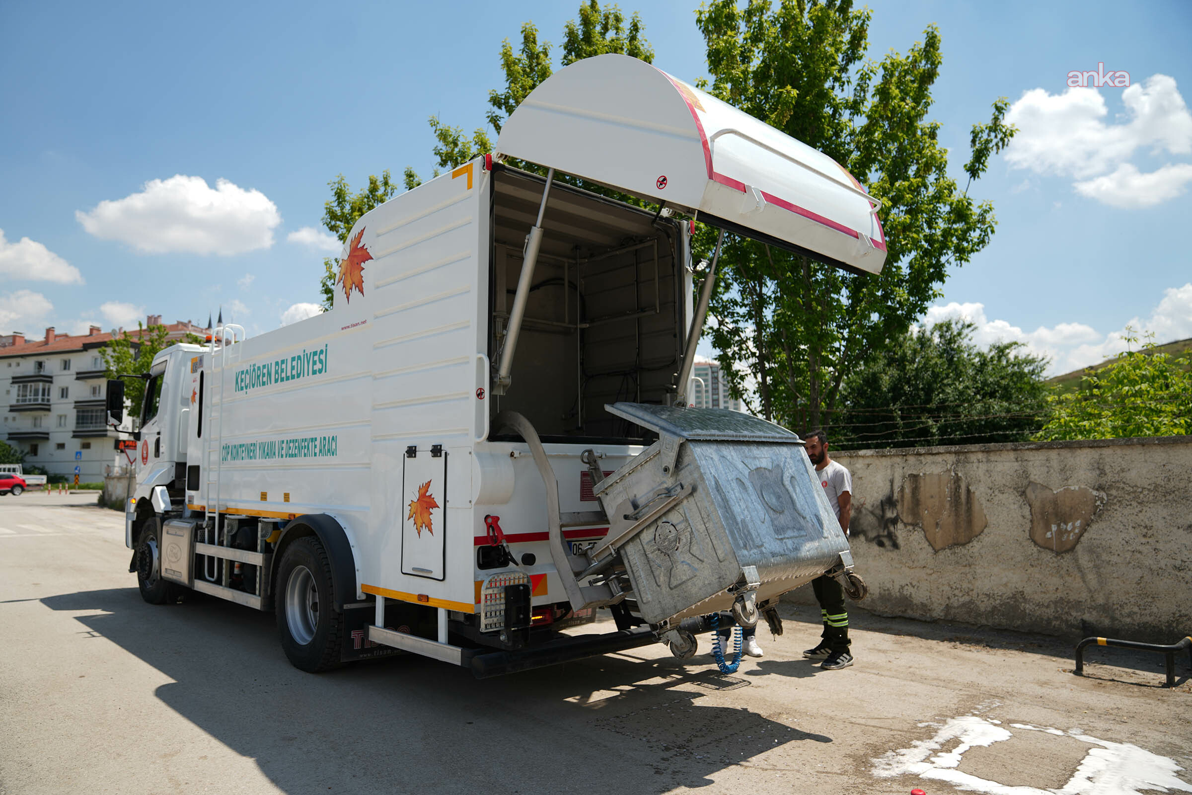 Keçiören'de çöp konteynerleri tek tek yıkanıyor