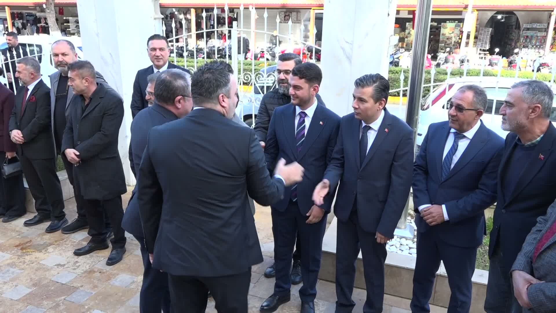 Kuşadası’nda 29 Ekim coşkusu Atatürk Meydanı’na taşındı