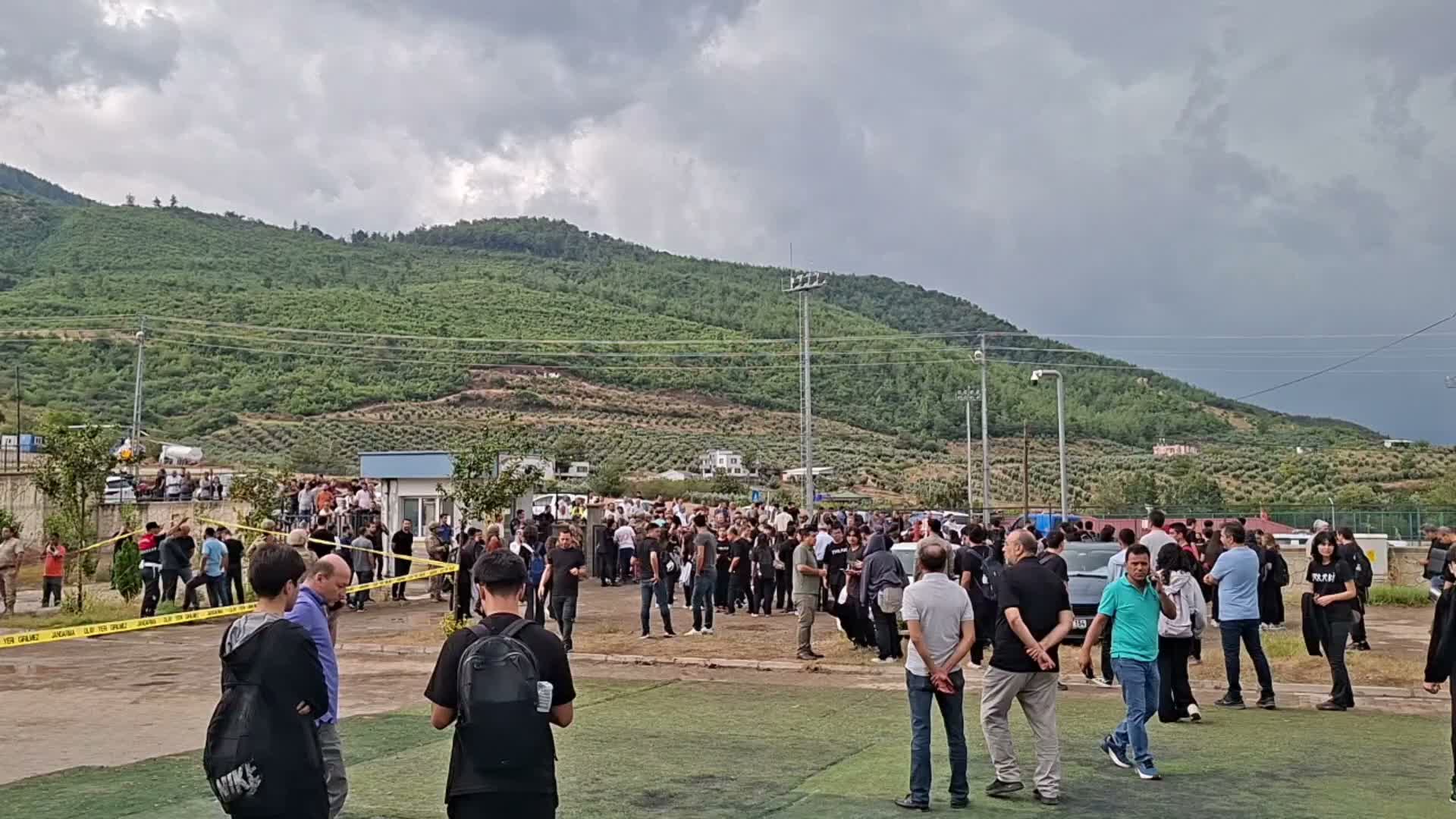 Osmaniye’de okul saldırısı... Eğitim-İş Osmaniye Şube Başkanı Yücel: “Güvenlik tedbirlerinin yetersiz olduğunu bir kez daha gördük”