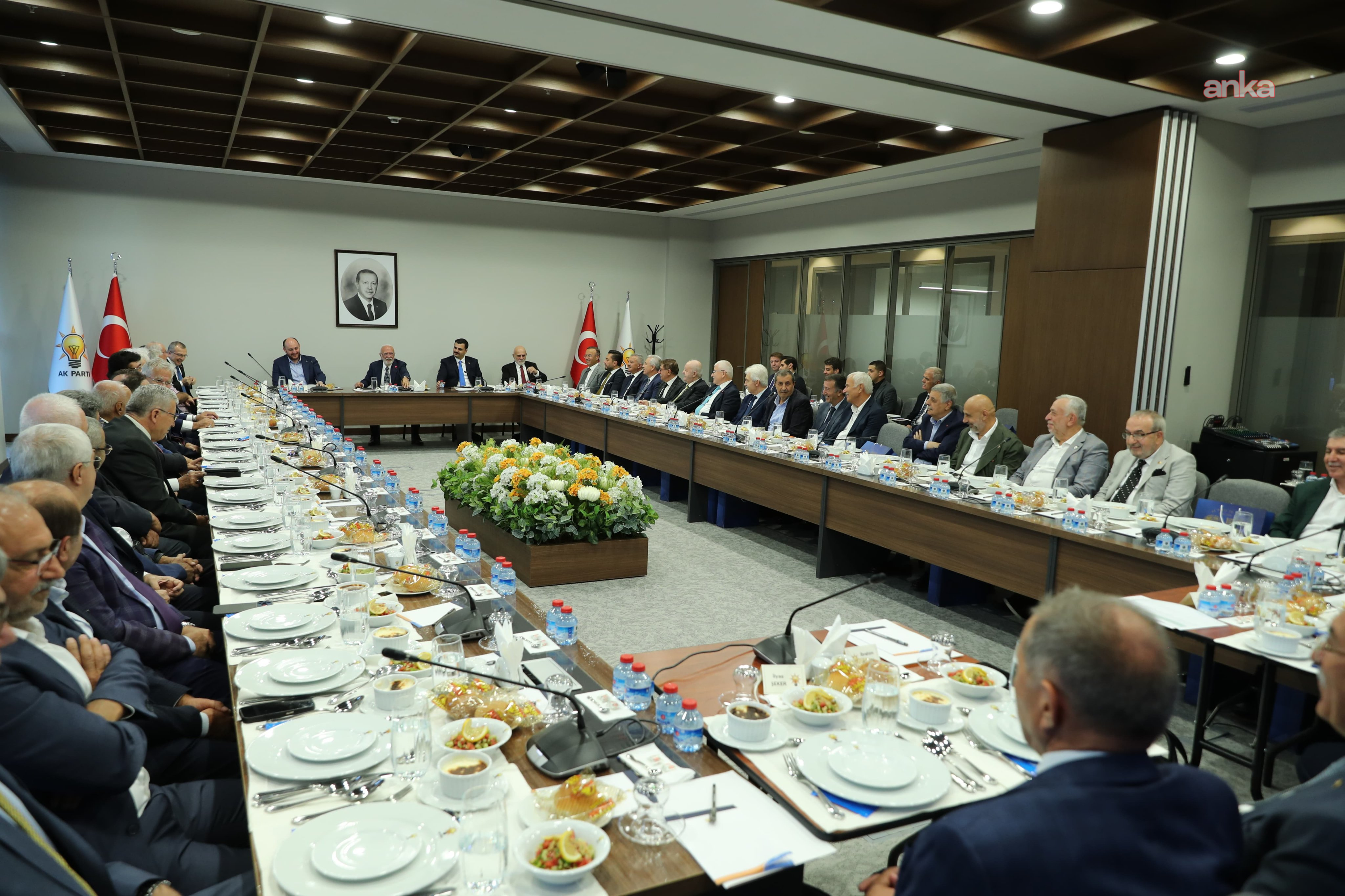 AK Parti Genel Başkanvekili Elitaş, geçmiş dönem milletvekilleriyle bir araya geldi