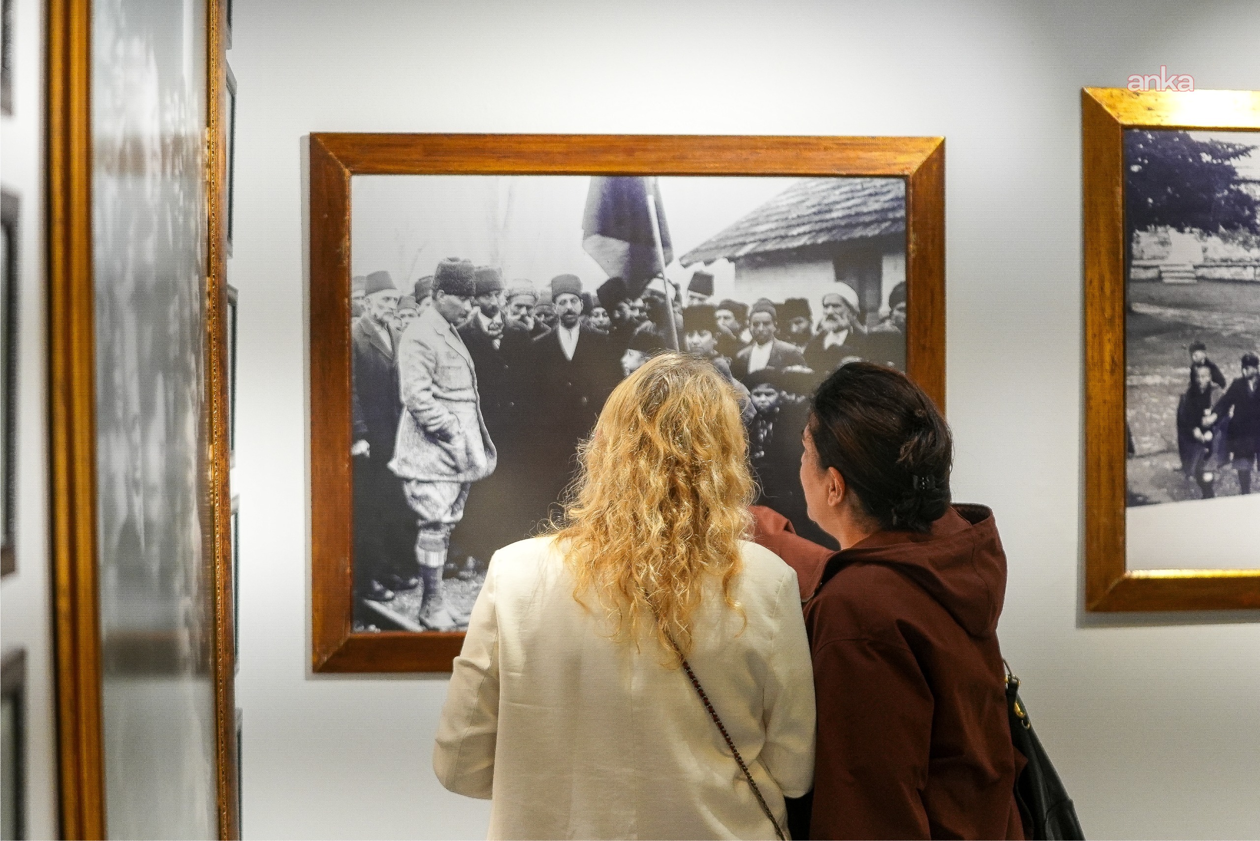 Beyoğlu’nda Cumhuriyet tarihine fotoğraflı yolculuk: "Atatürk Arşivi Sergisi" açıldı