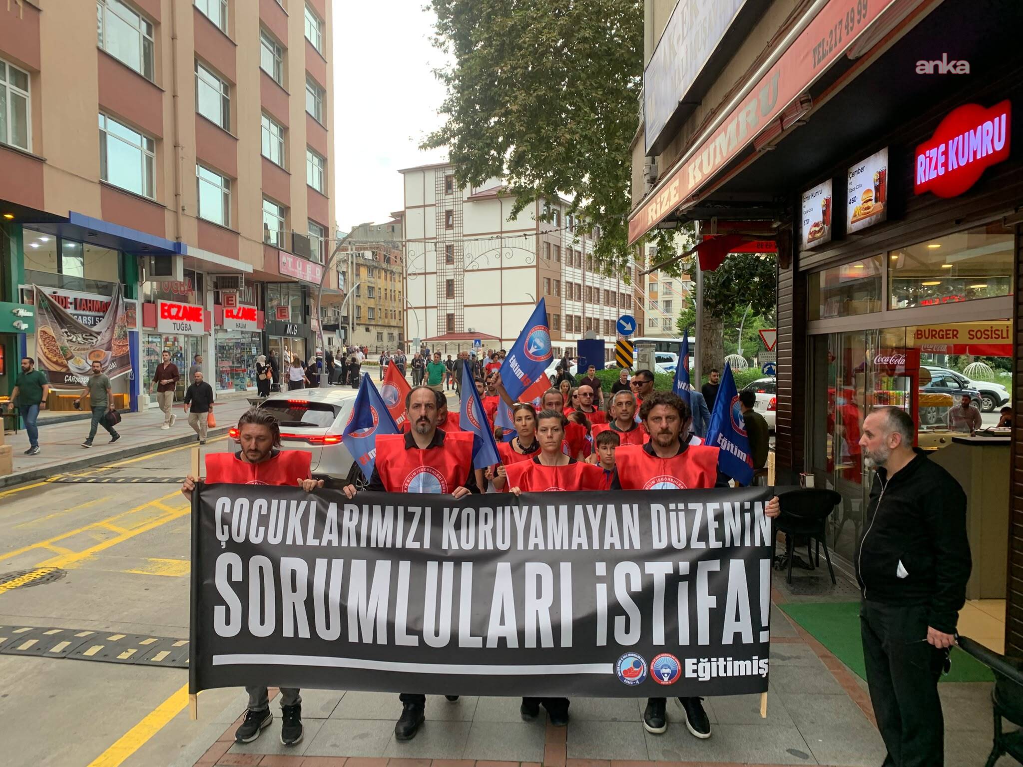 Eğitim-İş Rize Şubesi’nden Turgutlu’daki saldırıya tepki: Çocuklarımızı koruyamayan bu düzenin sorumluları istifa etmelidir