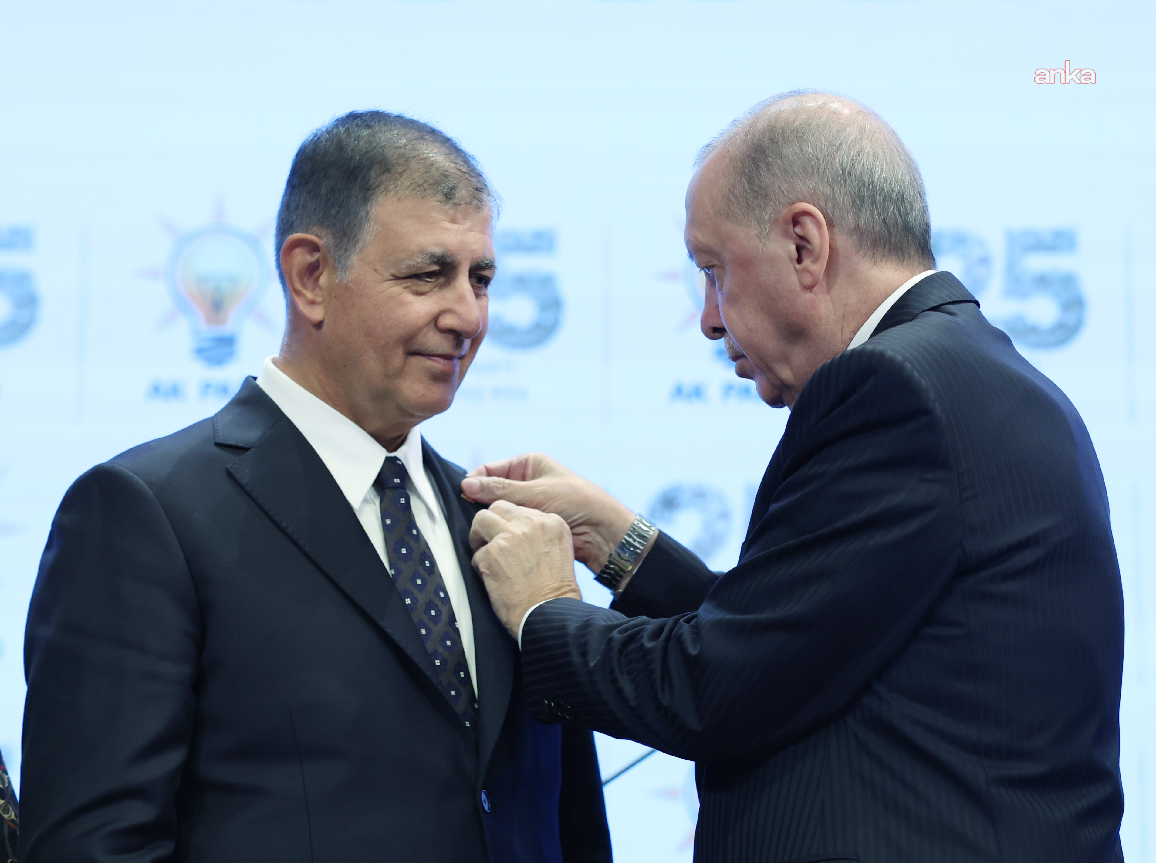 İzmir Tabip Odası ve İzmir Barosu'ndan Cemil Tugay’ın AK Parti’ye geçmesine tepki
