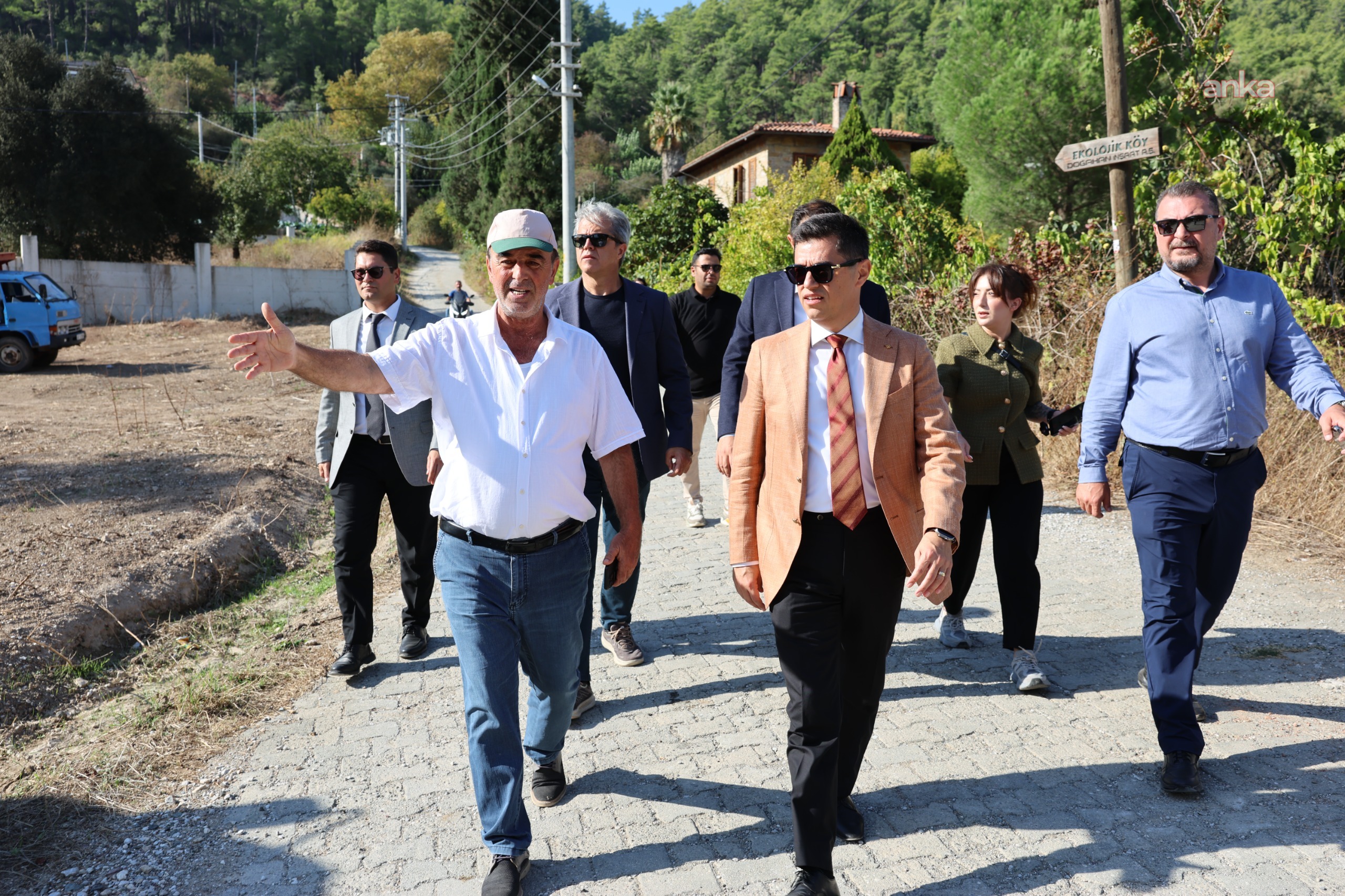 Marmaris Belediye Başkanı Ünlü, Çetibeli’de yol çalışmalarını inceledi