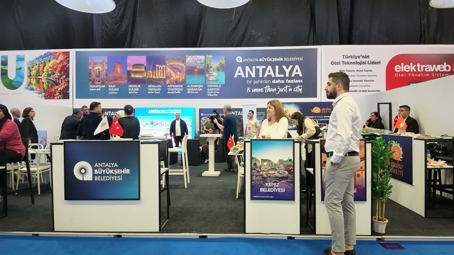 Antalya Büyükşehir Belediye Başkan Vekili Özdemir, 8. Antalya Turizm Fuarı’nda sektör temsilcileriyle buluştu
