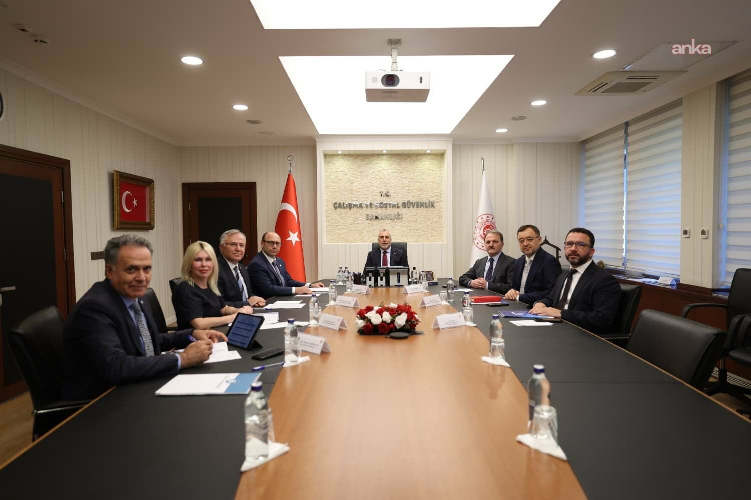 Bakan Işıkhan, üniversite hastanelerinin ihtiyaçlarını rektörlerle görüştü