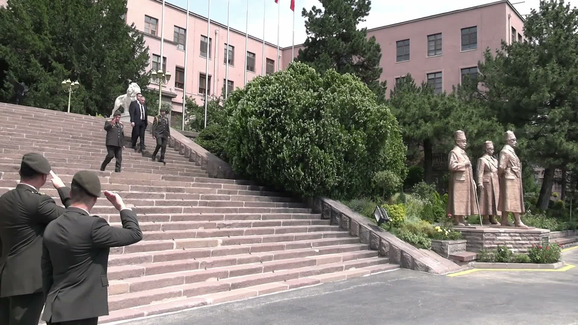 Genelkurmay Başkanı Orgeneral Bayraktaroğlu, Kanadalı mevkidaşı ile görüştü