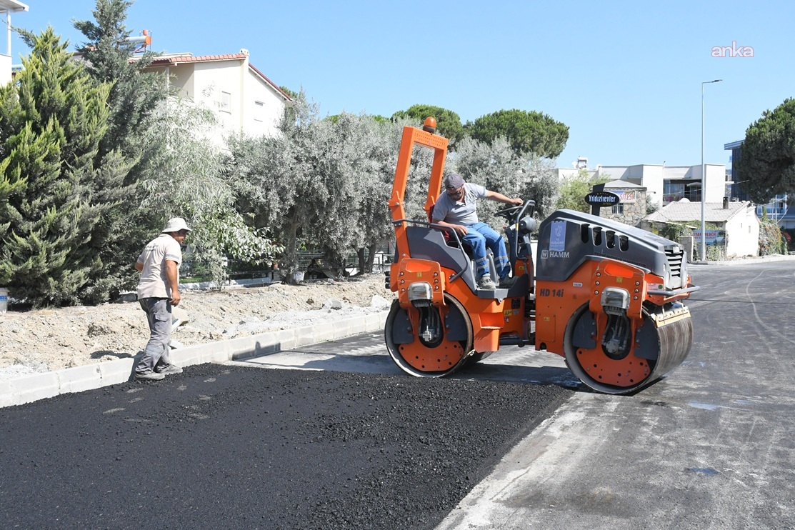 Kuşadası'nda Karaova Mahallesi'nin bir sokağı daha sıcak asfalta kavuşuyor