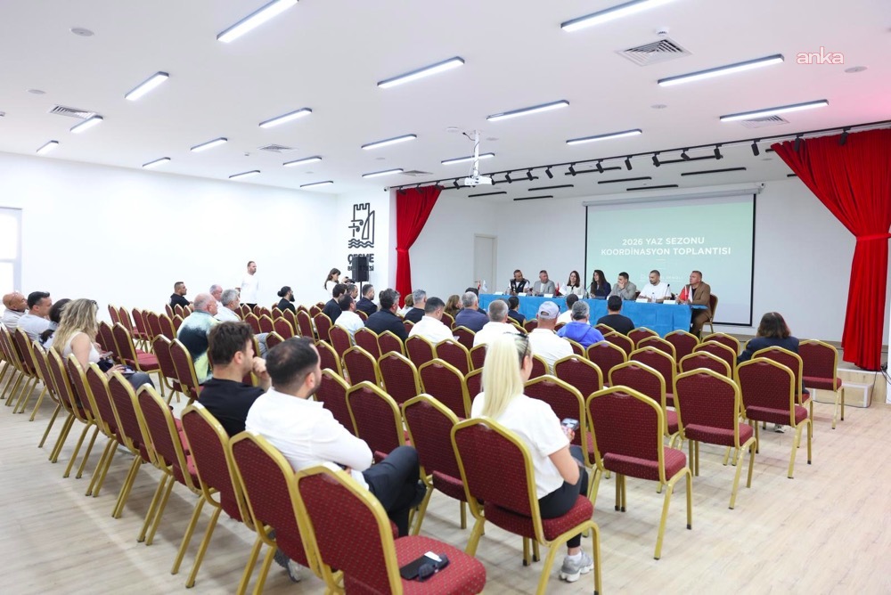 Çeşme Belediye Başkanı Denizli, 2026 yaz sezonu öncesi esnafla bir araya geldi