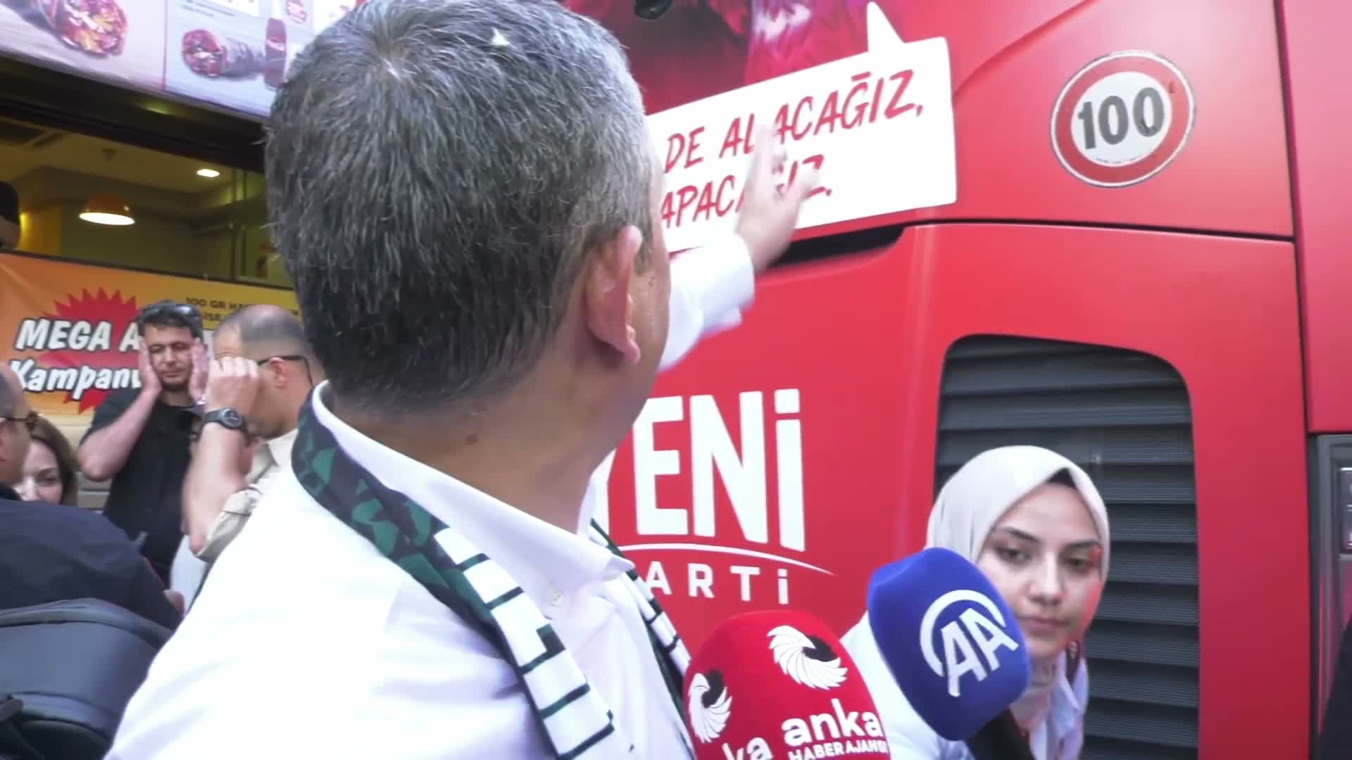 YENİ Parti otobüsü Kocaeli’den hareket etti… Özgür Özel: Teyzem sayesinde bu otobüs artık partinin seçim otobüsü
