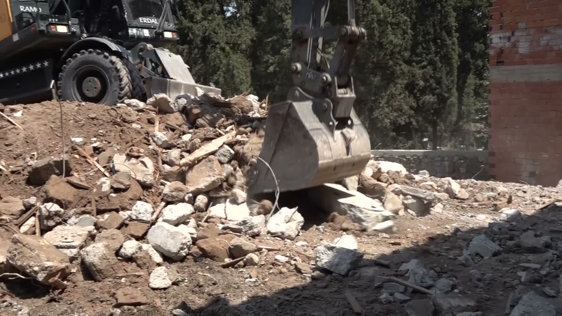 Bornova’da Altındağ'ın trafik ve altyapı sorununa neşter
