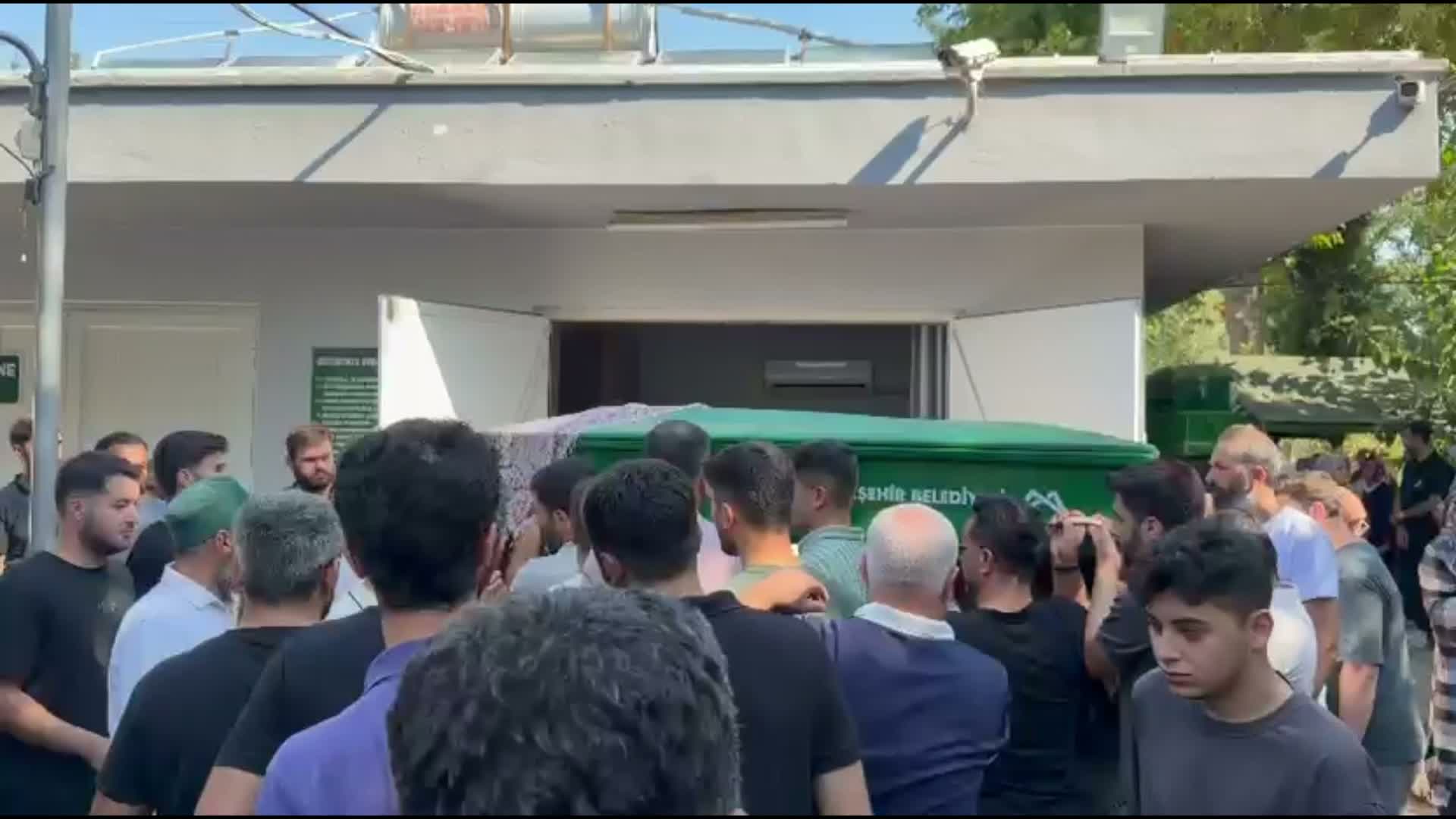 Girne açıklarındaki feribot faciasında hayatını kaybeden Gülcan Gürel Mersin’de toprağa verildi