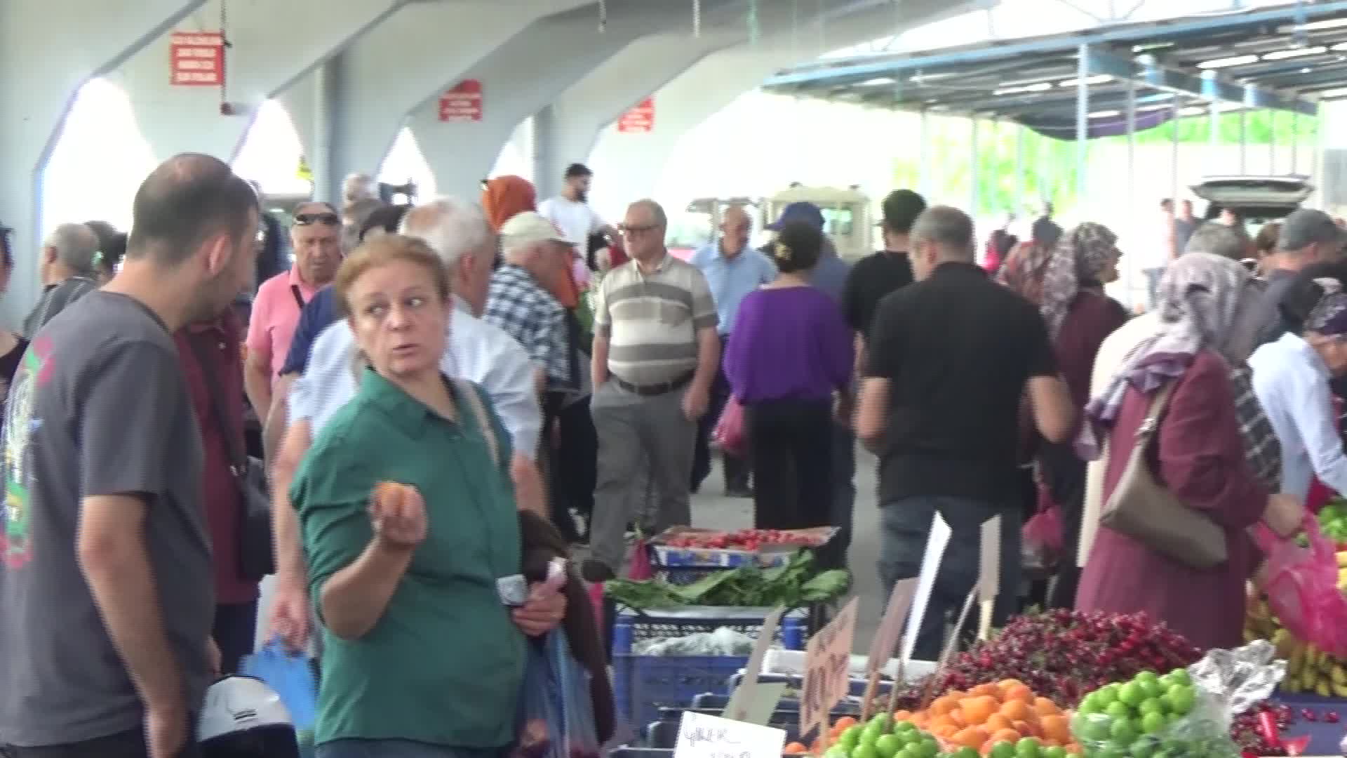Edirne'de karpuz fiyatı cep yakıyor... Vatandaş: "Biz eylül ayında içleri geçtiğinde alıyoruz"