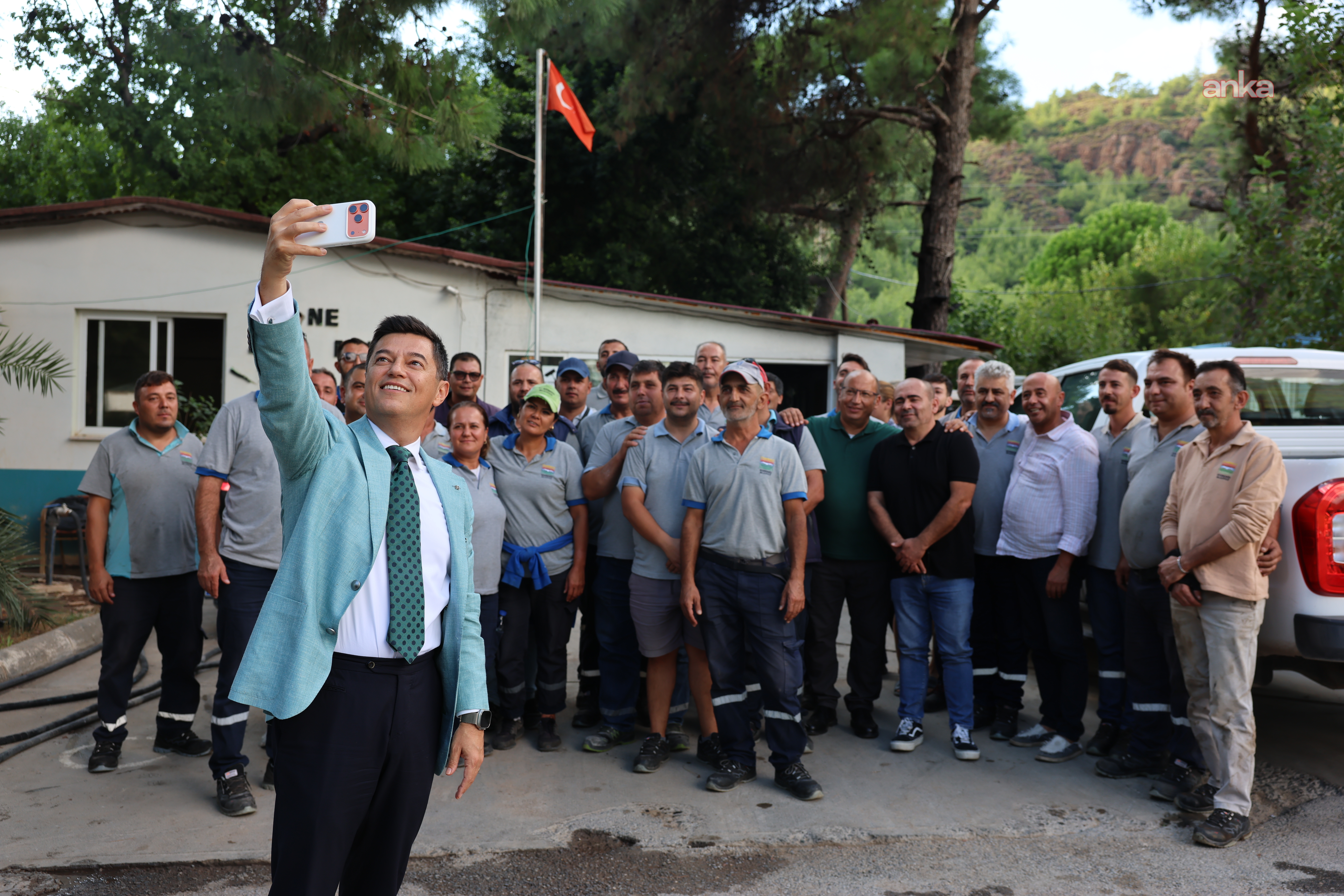 Marmaris Belediye Başkanı Ünlü’den Temizlik İşleri personeline teşekkür