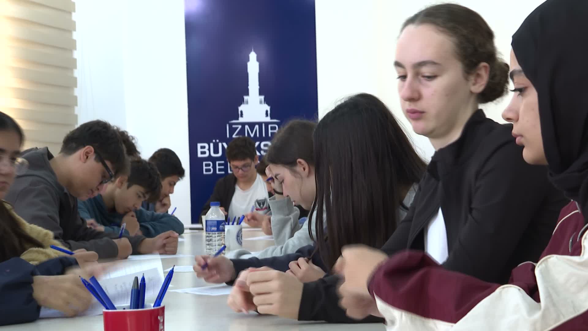 İzmir’de empati parkuru: Engelleri deneyimleyerek fark ediyorlar