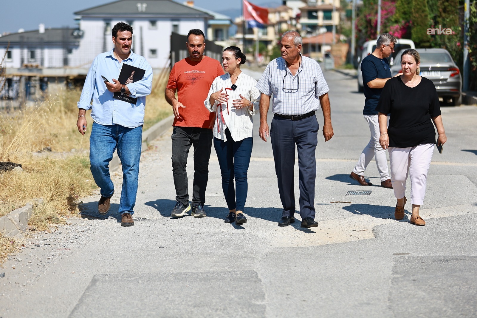 Efes Selçuk Belediye Başkanı Sengel, 14 Mayıs Mahallesi’ndeki çalışmaları inceledi