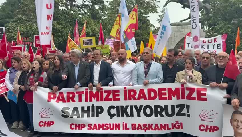 Samsun'da “Atatürk'ün eserine sahip çıkıyoruz” eylemi: CHP Genel Merkezi'ne darbe yapıldı