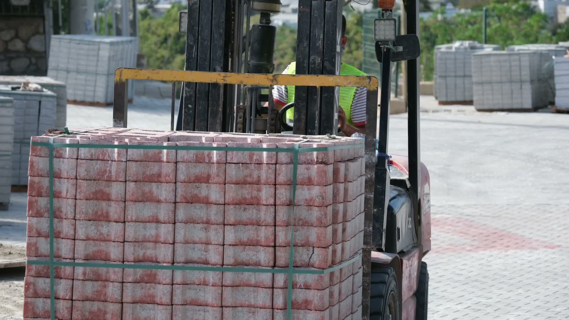 Bodrum'da parke yol çalışmaları devam ediyor