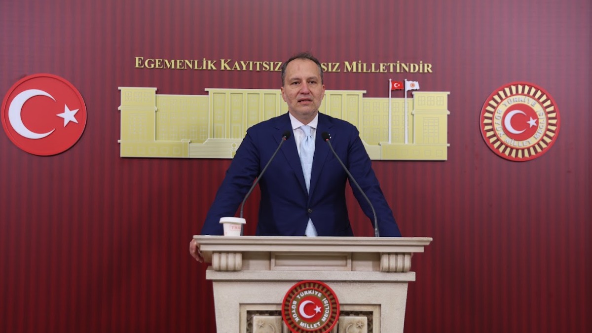Türkiye, NATO Zirvesi'nde ev sahibi olarak oturduğu masadan garson olarak kalktı