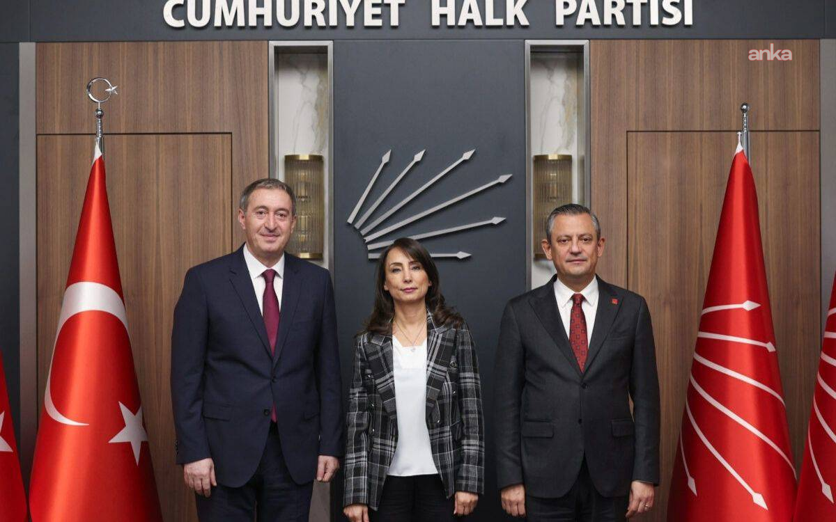 CHP Kurultayı'na iptal kararı... DEM Parti Eş Genel Başkanları'ndan Özel'e destek telefonu
