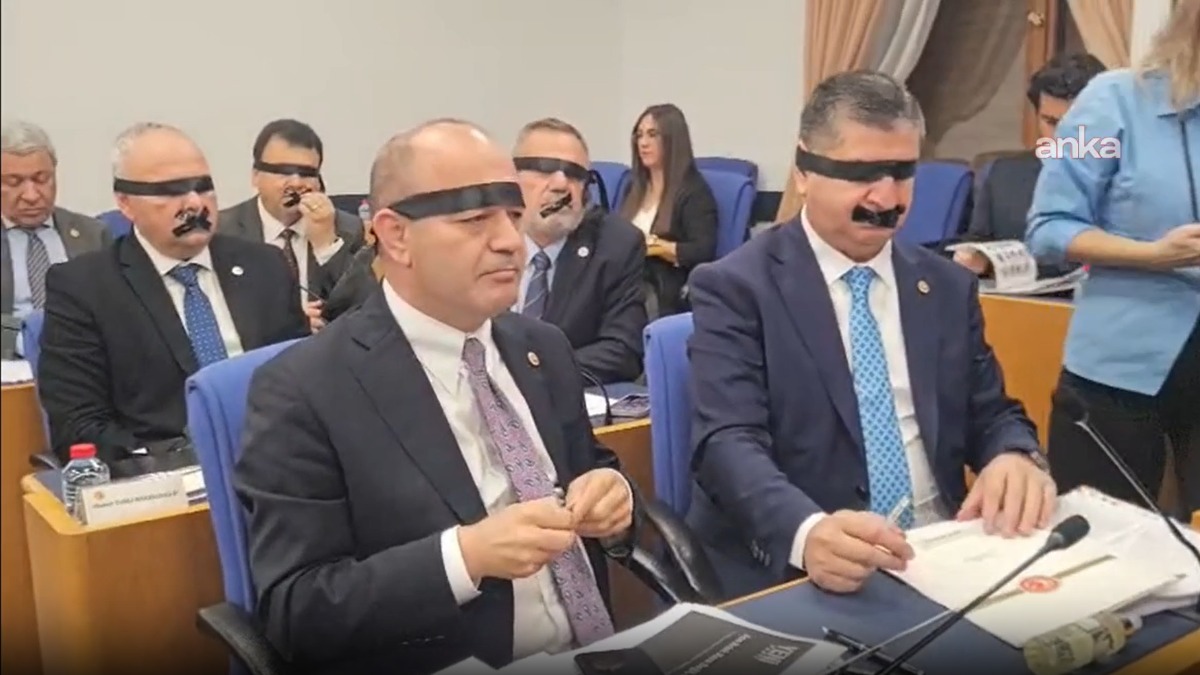 TBMM Plan ve Bütçe Komisyonu'nda Halk TV protestosu...