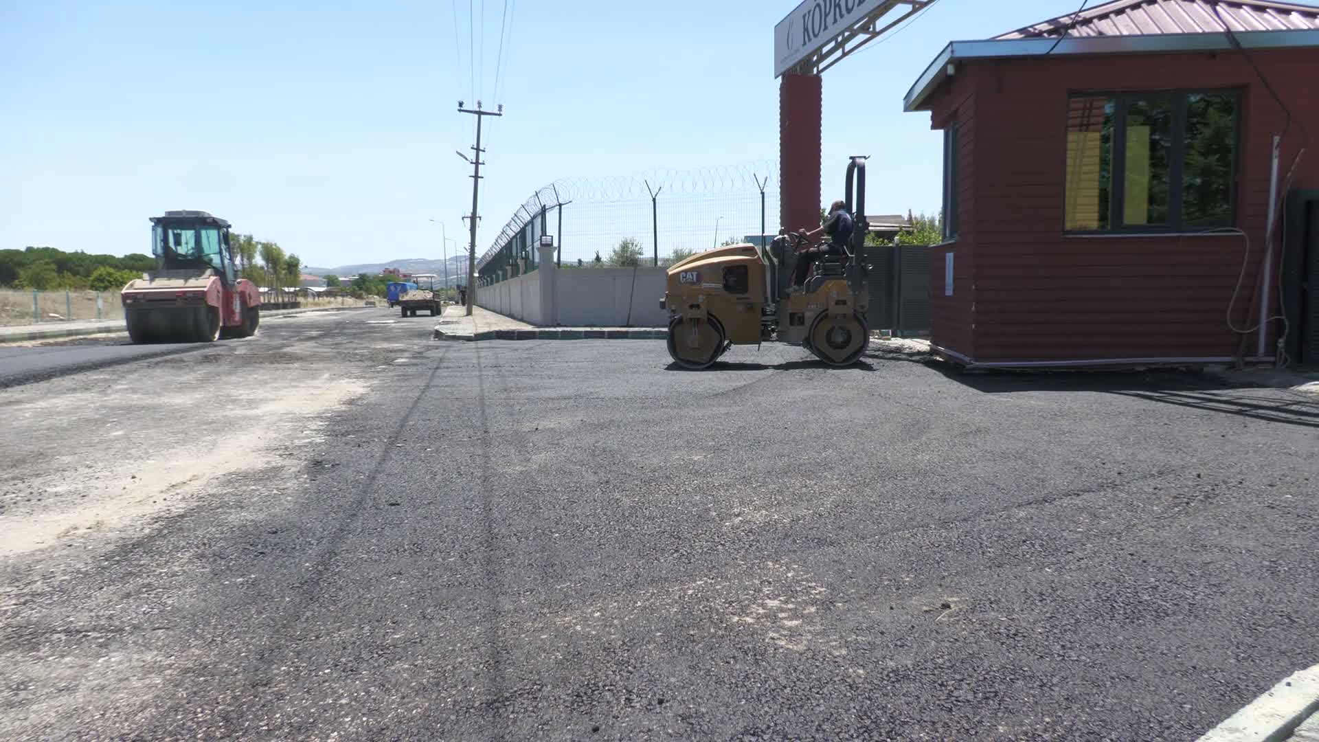 Manisa Köprübaşı'nda ilk kez sıcak asfalt uygulaması